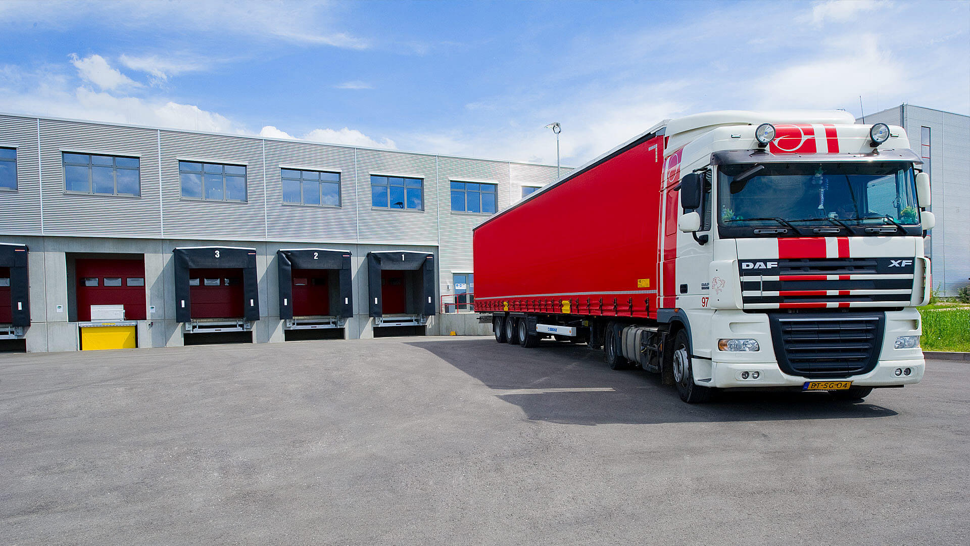 Fotograf Ulm Eifert Fotodesign Werbefotografie Neu-Ulm Fotostudio Fotos Unternehmen Günzburg Ludofact Fabriken fotografieren Werbefotos Fuhrpark Logistikzentrum 