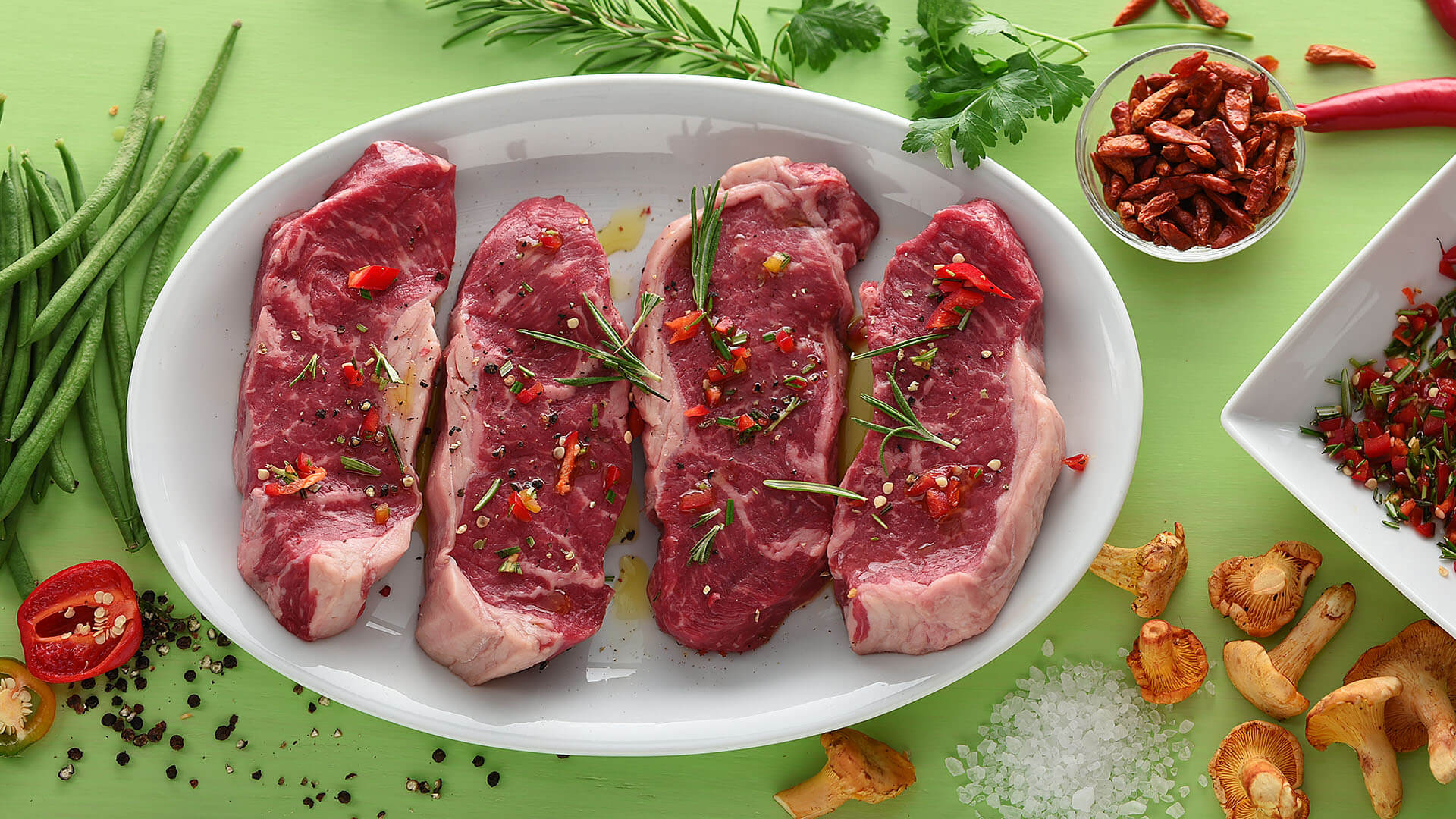 Foodfoto Fleisch roh Zubereitung Entre Côte Food Fotografie Eifert Foto Design Ulm Fotos Lebensmittel Neu-Ulm eifertfotodesign Küchenszene Editorial Stilllife Fotografie Biofleisch