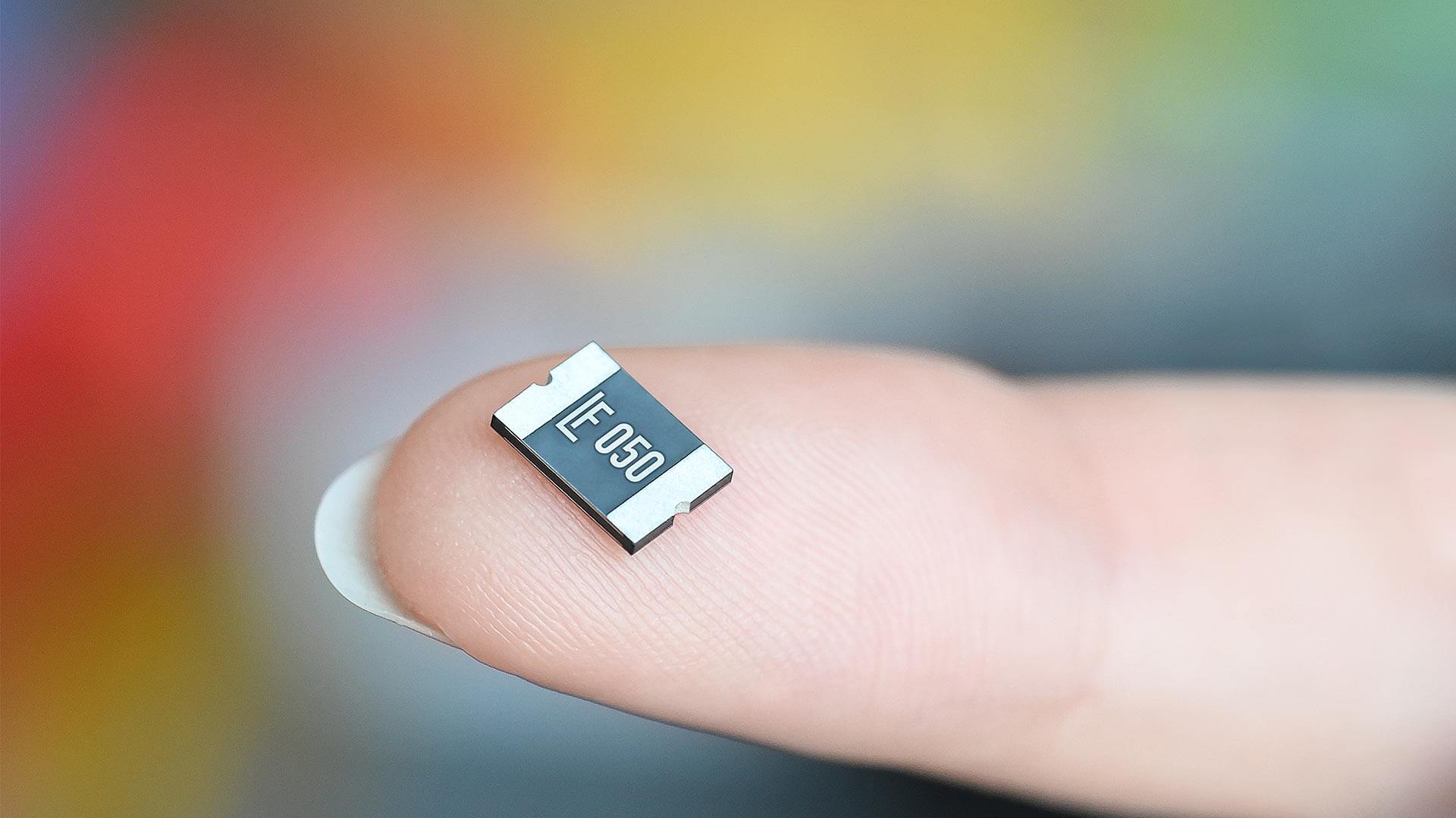 Werbefotograf Ulm Fotograf Neu-Ulm Industriefoto Chip Elektronik Firmenfotos Fotos für Werbeagenturen Ulm Fotograf Unternehmensbilder Braun Elektronik Laupheim